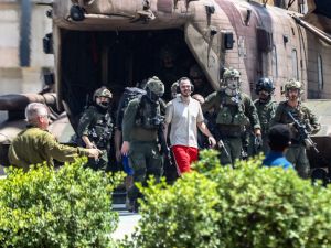 How did the Israeli army rescue the four hostages? Operation details