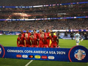 Players of Canada pose for a team photo during the CONMEBOL Copa America group A match between Argentina and Canada at Mercedes-Benz Stadium on June 20, 2024 in Atlanta, Georgia. Hector Vivas/Getty Images/AFP (Photo by Hector Vivas / GETTY IMAGES NORTH AMERICA / Getty Images via AFP)