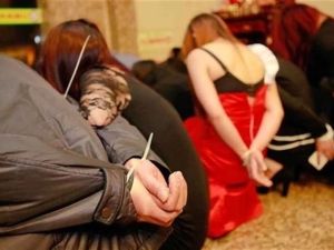 ألقت الأجهزة الأمنية القبض على "أم جمال" عبر كمين أمني محكم