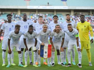 France's players pose prior the UEFA Euro 2024 group B qualification football match between Gibraltar and France at the Algarve stadium in Faro on June 16, 2023. (Photo by FRANCK FIFE / AFP)