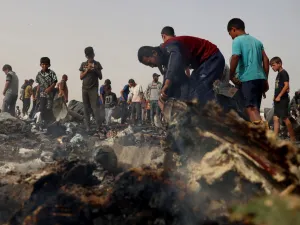 قصف مدفعي عنيف على منطقة النصيرات وسط قطاع غزة