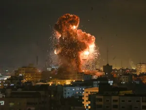 جانب من غارة إسرائيلية على غزة