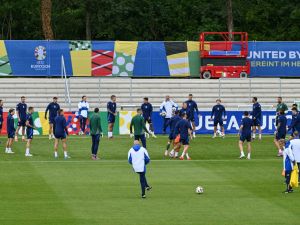 Italy's players attend a training session at the team's base camp in Iserlohn on June 14, 2024, ahead of the UEFA Euro 2024 Football Championship. (Photo by Alberto PIZZOLI / AFP)