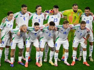 Italy's players pose ahead of the UEFA Euro 2024 Group B football match between Spain and Italy at the Arena AufSchalke in Gelsenkirchen on June 20, 2024. (Photo by INA FASSBENDER / AFP)