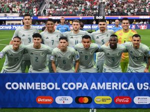 Mexico players pose for a team photo ahead of the Conmebol 2024 Copa America tournament group B football match between Venezuela and Mexico at SoFi Stadium in Inglewood, California on June 26, 2024. (Photo by Patrick T. Fallon / AFP)