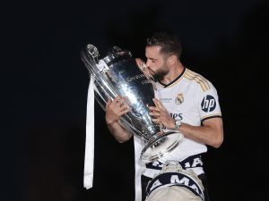 Real Madrid's Spanish defender #06 Nacho Fernandez celebrates with the trophy their 15th Champions League win, one day after beating Borussia Dortmund in London, on Cibeles square in Madrid on June 2, 2024. (Photo by Thomas COEX / AFP)