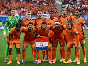 The Netherlands' players pose prior to the UEFA Euro 2024 Group D football match between the Netherlands and France at the Leipzig Stadium in Leipzig on June 21, 2024. (Photo by Christophe SIMON / AFP)