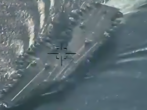 Aircraft carrier 