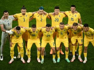 Romania's players pose prior to the UEFA Euro 2024 Group E football match between Belgium and Romania at the Cologne Stadium in Cologne on June 22, 2024. (Photo by Angelos Tzortzinis / AFP)