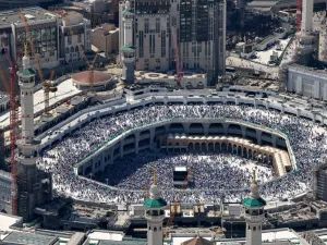  عدد الوفيات بين الحجاج قد تجاوز الألف لهذا الموسم