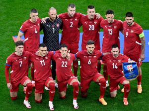 Serbia's players pose for a team picture during the UEFA Euro 2024 Group C football match between Serbia and England at the Arena AufSchalke in Gelsenkirchen on June 16, 2024. (Photo by INA FASSBENDER / AFP)