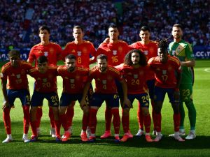 Spain's players pose prior to the UEFA Euro 2024 Group B football match between Spain and Croatia at the Olympiastadion in Berlin on June 15, 2024. (Photo by Christophe SIMON / AFP)