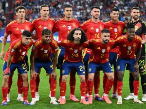 Spain's players pose for a team photo ahead of the UEFA Euro 2024 Group B football match between Spain and Italy at the Arena AufSchalke in Gelsenkirchen on June 20, 2024. (Photo by PATRICIA DE MELO MOREIRA / AFP)