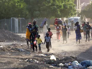 مقتل نحو 15 ألف شخص ونزوح أكثر من 8 ملايين آخرين في السودان
