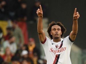 Bologna's Dutch forward #09 Joshua Zirkzee celebrates after scoring his team's second goal during the Italian Serie A football match between AS Roma and Bologna at the Olympic Stadium in Rome on April 22, 2024. (Photo by Filippo MONTEFORTE / AFP)