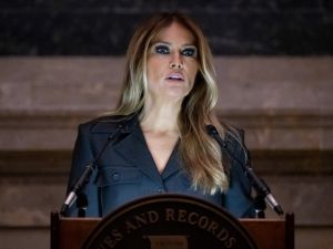  Melania Trump