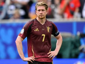 Belgium's midfielder #07 Kevin de Bruyne reacts at the end of the UEFA Euro 2024 round of 16 football match between France and Belgium at the Duesseldorf Arena in Duesseldorf on July 1, 2024. (Photo by INA FASSBENDER / AFP)