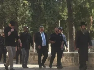 ايتمار بن غفير في باحات المسجد الأقصى