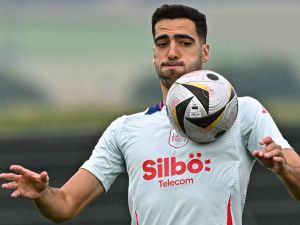 Spain's midfielder #06 Mikel Merino controls the ball during a training session at the team's base camp in Donaueschingen, on July 10, 2024, during the UEFA Euro 2024 championship. (Photo by JAVIER SORIANO / AFP)
