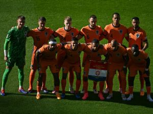 Netherlands' players pose for the team photo prior to the UEFA Euro 2024 Group D football match between the Netherlands and Austria at the Olympiastadion in Berlin on June 25, 2024. (Photo by GABRIEL BOUYS / AFP)