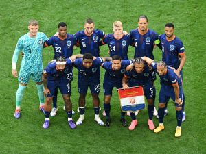 Netherland's players pose for the team photo prior to the UEFA Euro 2024 round of 16 football match between Romania and the Netherlands at the Munich Football Arena in Munich on July 2, 2024. (Photo by THOMAS KIENZLE / AFP)