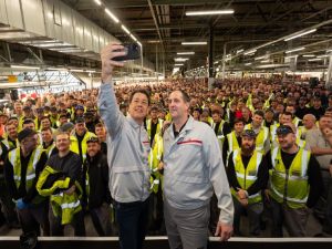 Makoto Uchida receives honorary award from the United Kingdom