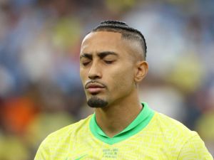 Raphinha of Brazil sings the national anthem prior to the CONMEBOL Copa America 2024 quarterfinal match between Uruguay and Brazil at Allegiant Stadium on July 06, 2024 in Las Vegas, Nevada. Ian Maule/Getty Images/AFP (Photo by Ian Maule / GETTY IMAGES NORTH AMERICA / Getty Images via AFP)