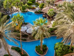 5-stars Ritz Carlton Dubai Hotel