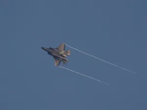 مسؤولون إسرائيليون يهددون بشن هجوم على لبنان