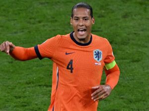 Netherlands' defender #04 Virgil Van Dijk gestures during the UEFA Euro 2024 semi-final football match between the Netherlands and England at the BVB Stadion in Dortmund on July 10, 2024. (Photo by Kirill KUDRYAVTSEV / AFP)