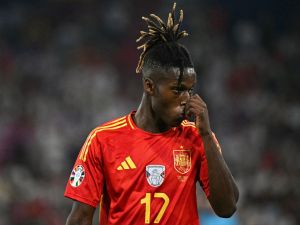 Spain's midfielder #17 Nico Williams reacts to a missed chance during the UEFA Euro 2024 semi-final football match between Spain and France at the Munich Football Arena in Munich on July 9, 2024. (Photo by JAVIER SORIANO / AFP)
