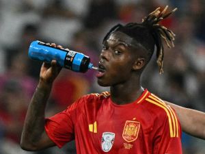 Spain's midfielder #17 Nico Williams takes a break during the UEFA Euro 2024 semi-final football match between Spain and France at the Munich Football Arena in Munich on July 9, 2024. (Photo by JAVIER SORIANO / AFP)