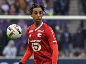 Lille's French defender #15 Leny Yoro controls the ball during the French L1 football match between Toulouse FC and Lille LOSC at the TFC Stadium in Toulouse, southwestern France, on February 25, 2024. (Photo by Valentine CHAPUIS / AFP)