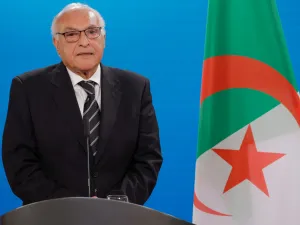 Algeria steps to “immediately” save Lebanon’s electricity crisis 
