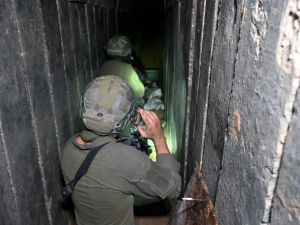 Israeli soldiers in Gaza Tunnels
