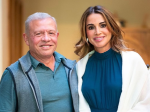 الصورة الأولى لإطلالة الملكة رانيا في عيد ميلادها...فستانها يخطف الأنظار