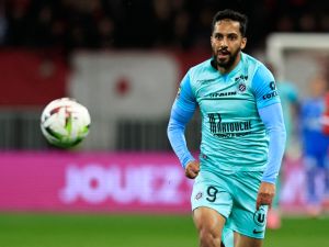 Montpellier's Jordanian forward #09 Mousa Al-Tamari watches the ball during the French L1 football match between OGC Nice and Montpellier Herault SC at the Allianz Riviera Stadium in Nice, south-eastern France, on March 8, 2024. (Photo by Valery HACHE / AFP)
