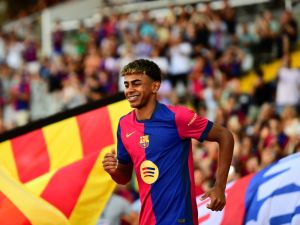 Barcelona's Spanish forward #19 Lamine Yamal arrives during a presentation prior the 59th Joan Gamper Trophy football match between FC Barcelona and AS Monaco at the Estadi Olimpic Lluis Companys in Barcelona on August 12, 2024. (Photo by MANAURE QUINTERO / AFP)