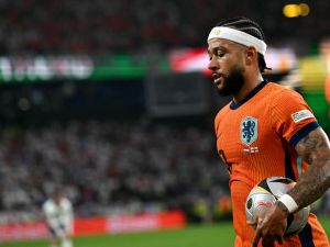Netherlands' forward #10 Memphis Depay walks with the ball during the UEFA Euro 2024 semi-final football match between the Netherlands and England at the BVB Stadion in Dortmund on July 10, 2024. (Photo by OZAN KOSE / AFP)