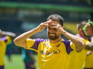 Fiorentina's Italian midfielder #5 Giacomo Bonaventura reacts during a training session on the eve of the UEFA Conference League Final between AC Fiorentina and Olympiakos FC at the Aghia Sophia Stadium in Athens on May 28, 2024. (Photo by Aris Messinis / AFP)