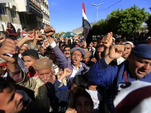 يمنيون من جماعة أنصار الله 
