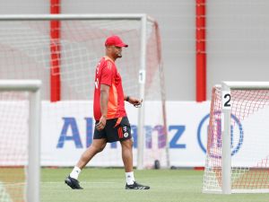 Bayern Munich's Belgian head coach Vincent Kompany looks on during a training session in Munich, southern Germany on July 17, 2024. (Photo by Michaela STACHE / AFP)