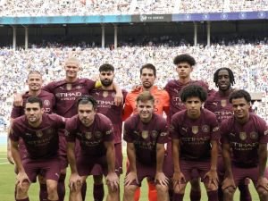 Manchester City players pose for a team photo prior to a pre-season match against Chelsea at Ohio Stadium on August 03, 2024 in Columbus, Ohio. Jeff Dean/Getty Images/AFP (Photo by Jeff Dean / GETTY IMAGES NORTH AMERICA / Getty Images via AFP)