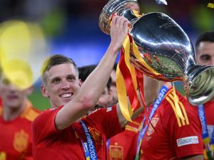 Spain's forward #10 Daniel Olmo celebrates with the trophy after winning the UEFA Euro 2024 final football match between Spain and England at the Olympiastadion in Berlin on July 14, 2024. (Photo by Kirill KUDRYAVTSEV / AFP)