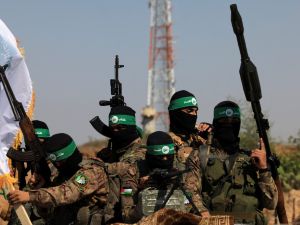 عناصر من  كتائب عز الدين القسام، الجناح العسكري لحركة حماس