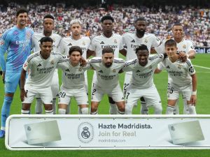 pose for a team photo before the Spanish league football match between Real Madrid CF and Real Valladolid FC at the Santiago Bernabeu stadium in Madrid on August 25, 2024. (Photo by Pierre-Philippe MARCOU / AFP)