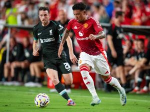 Jadon Sancho #25 of Manchester United takes the ball past Diogo Jota #20 of Liverpool in the first half during their pre-season friendly match at Williams-Brice Stadium on August 03, 2024 in Columbia, South Carolina. Jacob Kupferman/Getty Images/AFP (Photo by Jacob Kupferman / GETTY IMAGES NORTH AMERICA / Getty Images via AFP)