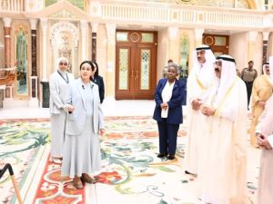 بابتسامة لطيفة: أمير الكويت يصحح نطق "صحراء الدهناء" بحفل الفضاء