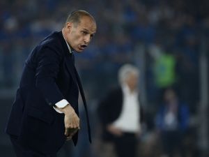 Juventus' Italian coach Massimiliano Allegri shouts instructions to his players during the Italian Cup Final between Atalanta and Juventus at the Olympic stadium in Rome on May 15, 2024. (Photo by Filippo MONTEFORTE / AFP)