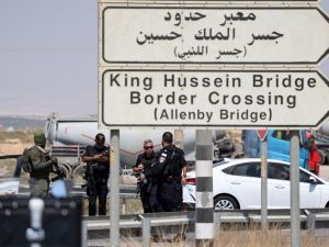 الحادث أثار حالة من الارتباك لدى الأجهزة الأمنية الاسرائيلية، في ظل توسع رقعة المواجهة ضد الإحتلال الاسرائيلي